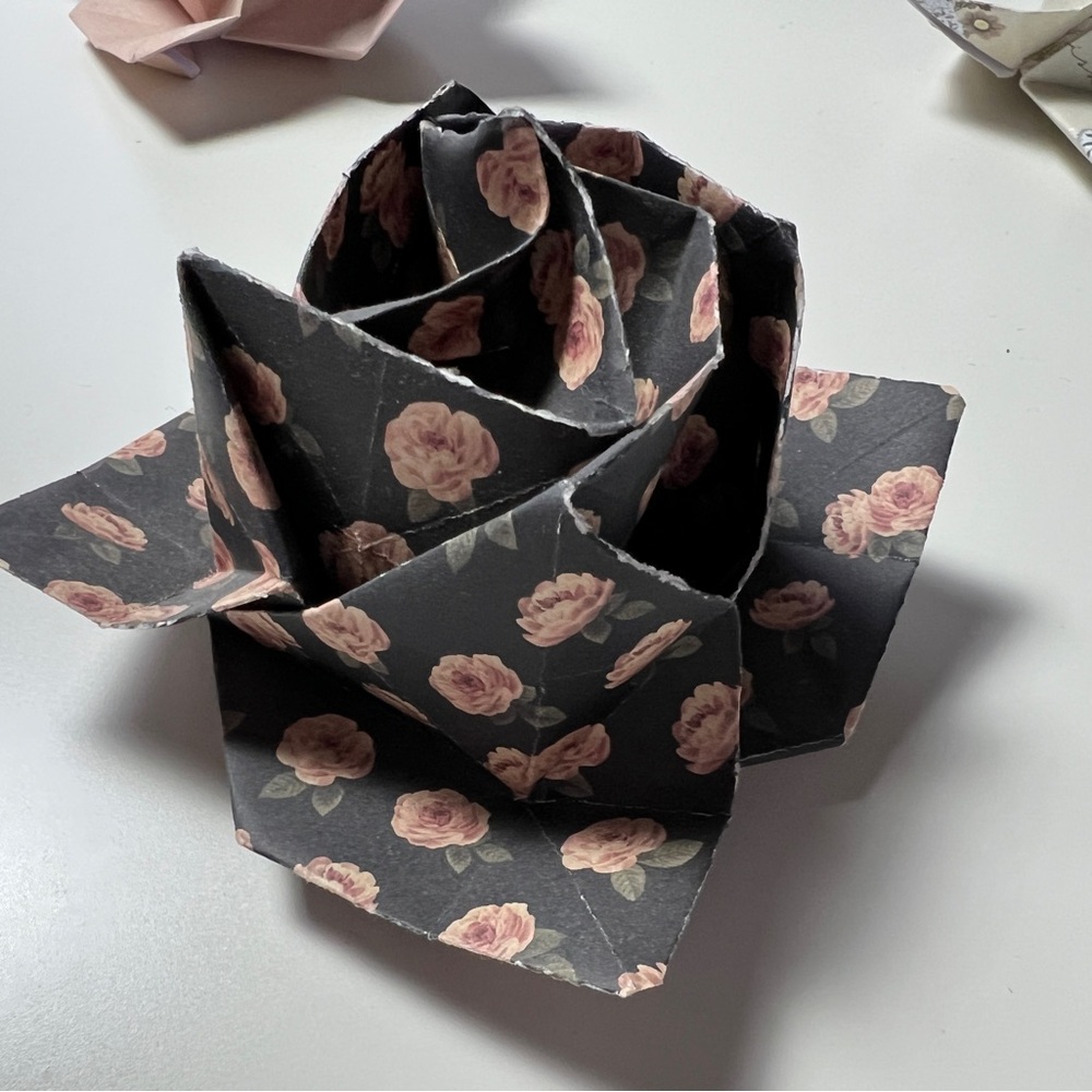 Set 7pc Handmade Origami Rose Gift — Paper Anniversary Decor & Floral Cards